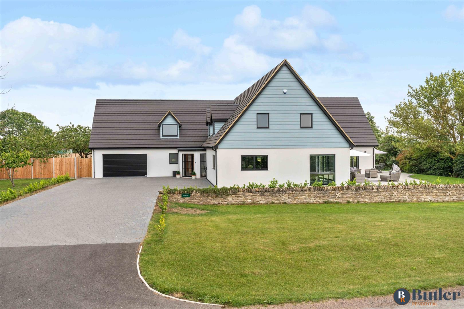 5 bed detached house for sale in Wintringham, St. Neots - Property Image 1