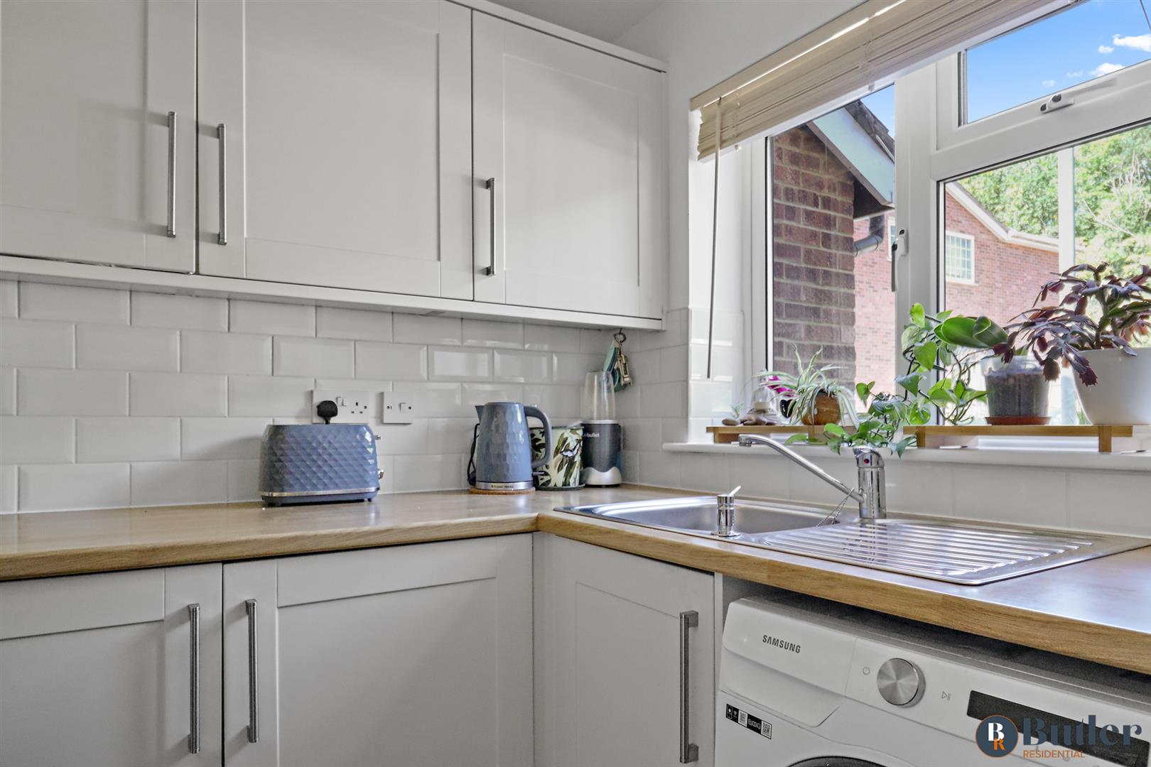 2 bed house for sale in Wheatsheaf Drive, Ware 1