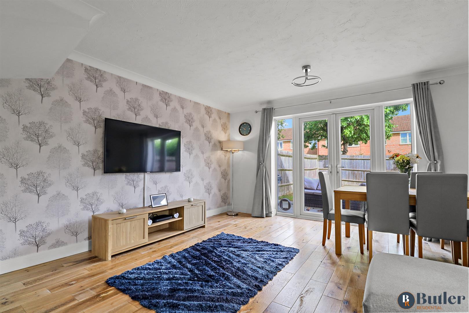 3 bed end of terrace house for sale in Morecambe Close, Stevenage 6