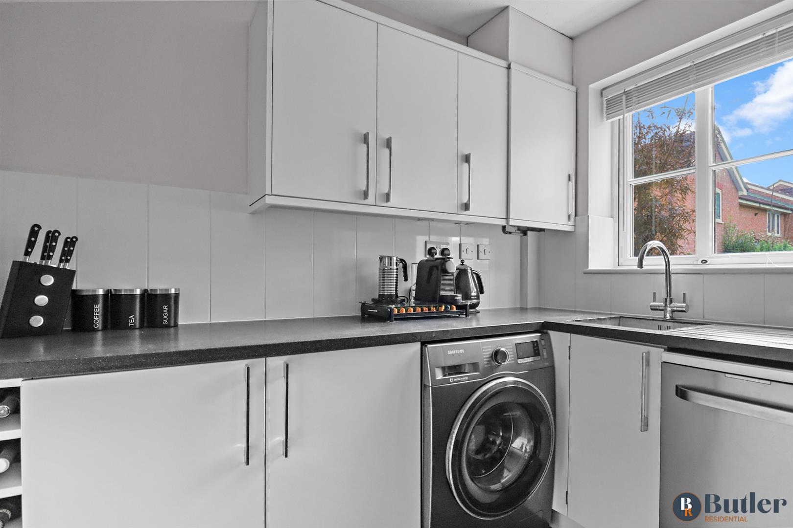 3 bed end of terrace house for sale in Morecambe Close, Stevenage 5