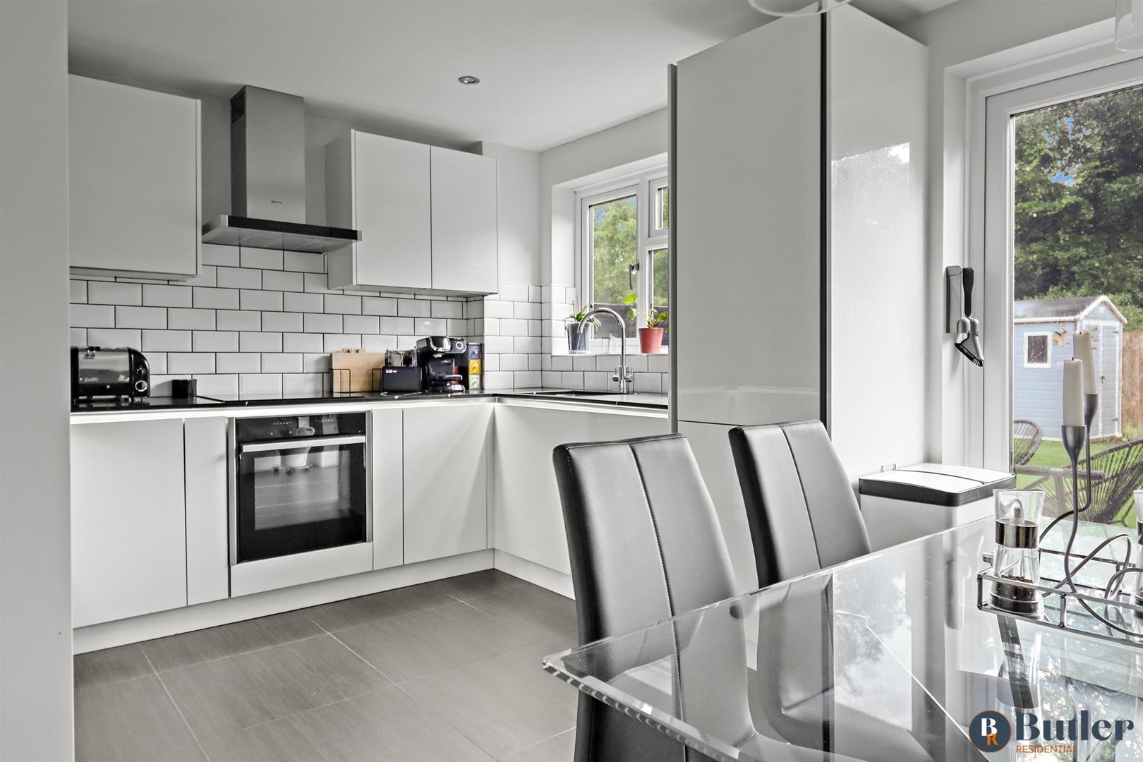 3 bed end of terrace house for sale in Chagny Close, Letchworth Garden City 12