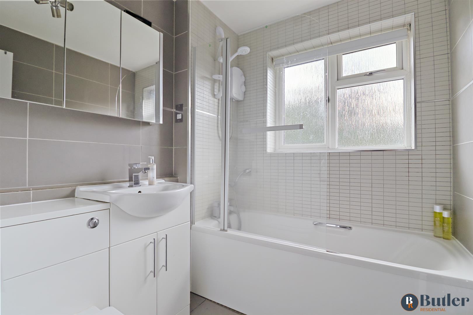 3 bed end of terrace house for sale in Chagny Close, Letchworth Garden City  - Property Image 21