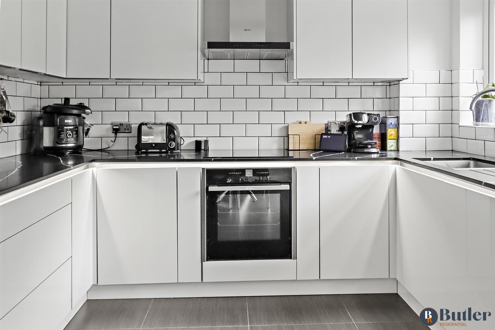 3 bed end of terrace house for sale in Chagny Close, Letchworth Garden City 11