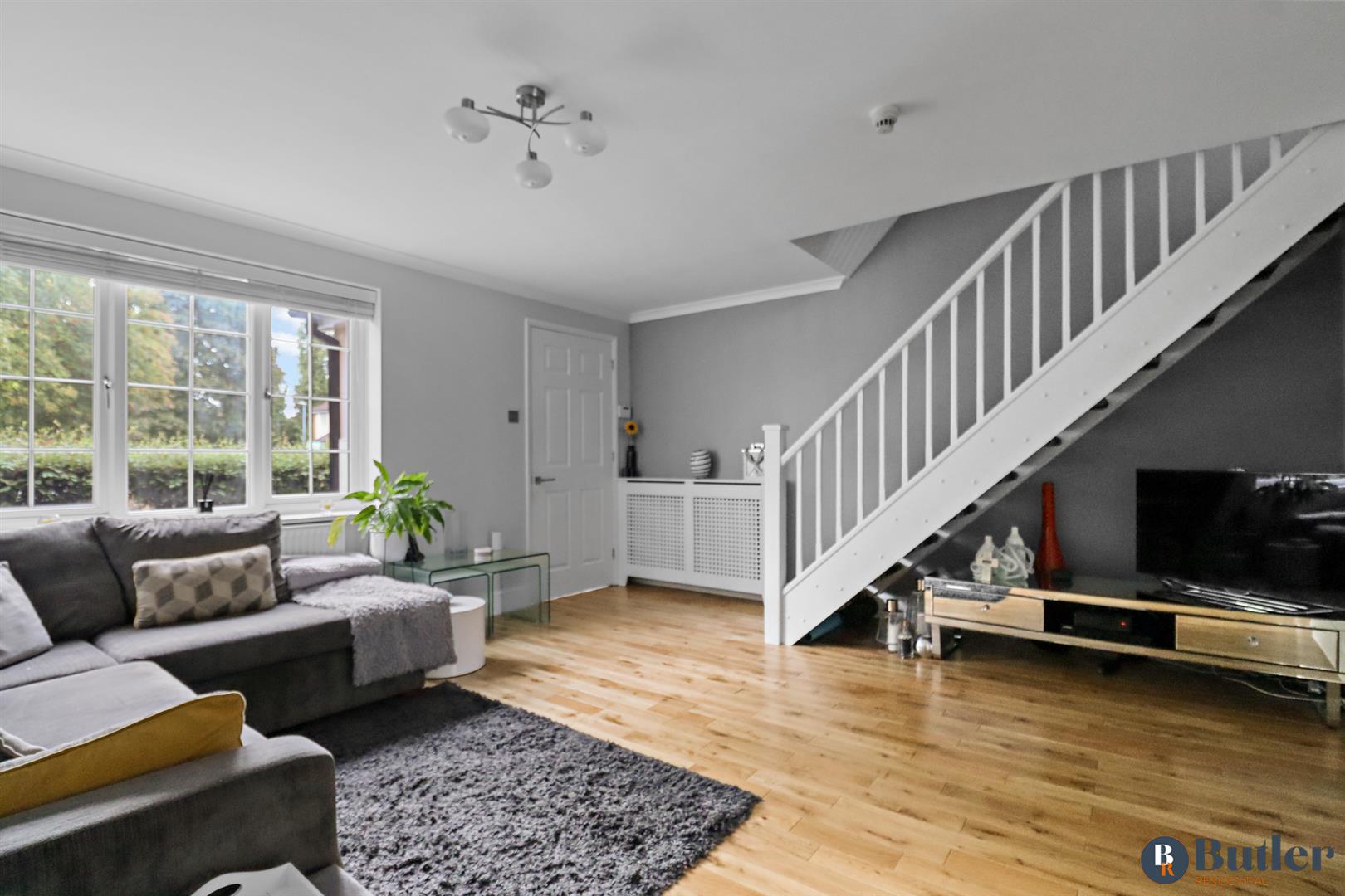 3 bed end of terrace house for sale in Chagny Close, Letchworth Garden City 6