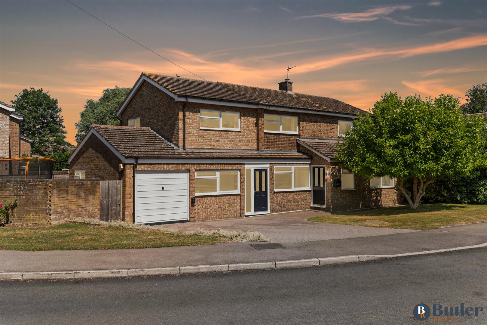 5 bed detached house for sale in Springfield Close, St. Neots, PE19