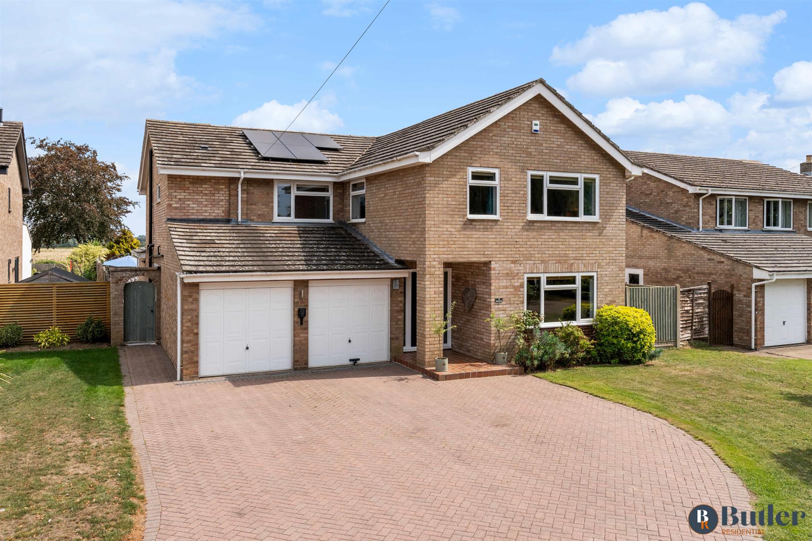 4 bed detached house for sale in Greenway, St. Neots  - Property Image 2