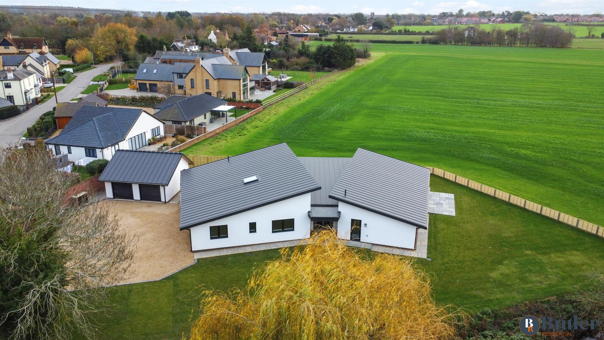 4 bed detached bungalow for sale in Grange View, Blunham  - Property Image 4