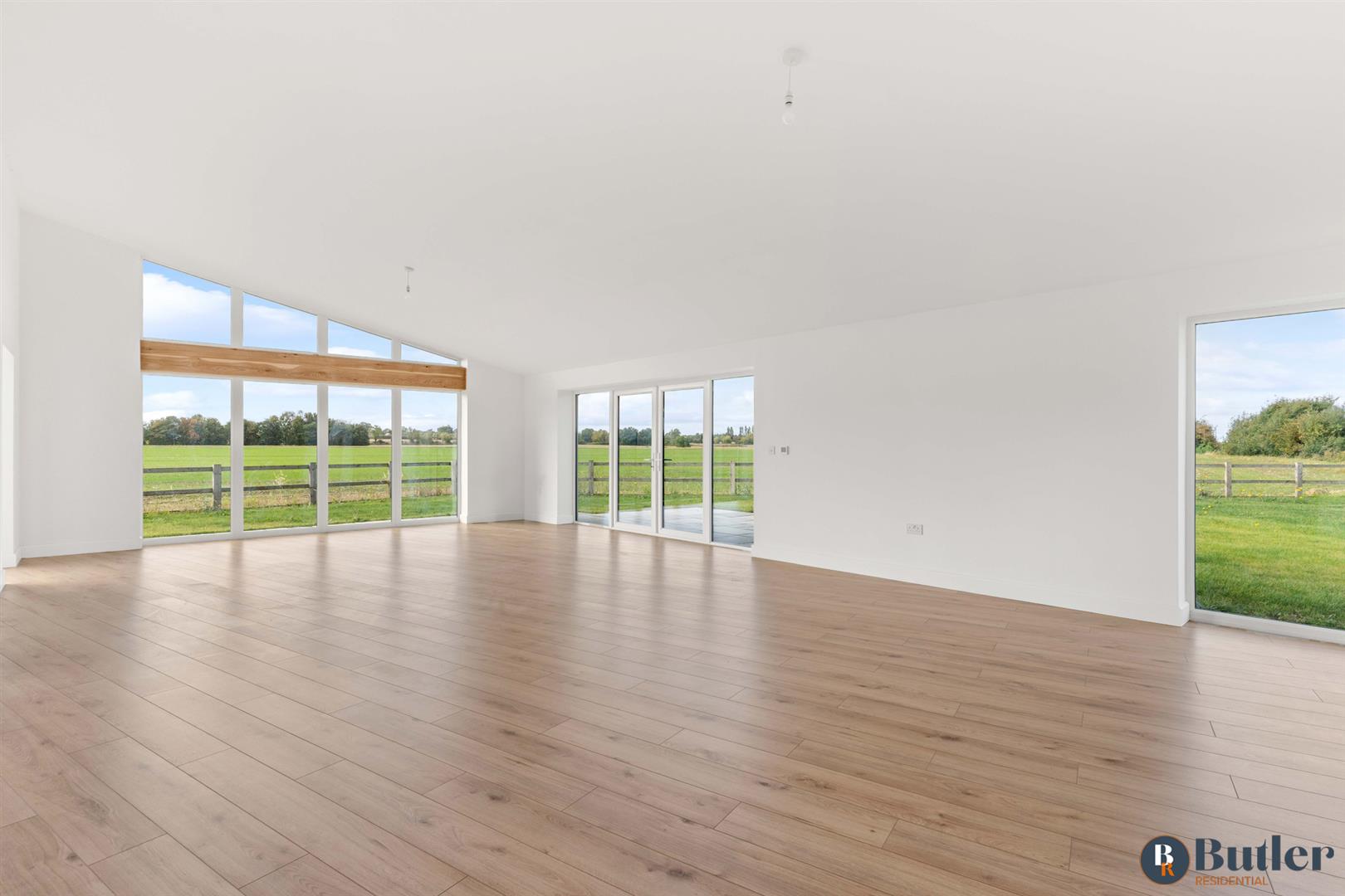 4 bed detached bungalow for sale in Grange View, Blunham 26