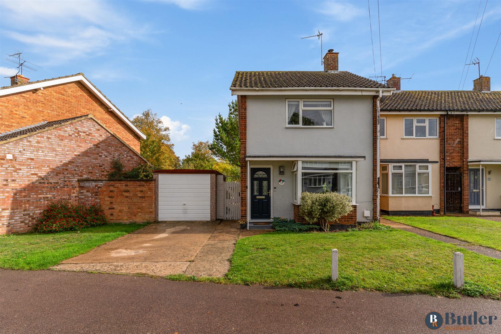 2 bed end of terrace house for sale in Groveside, Henlow, SG16