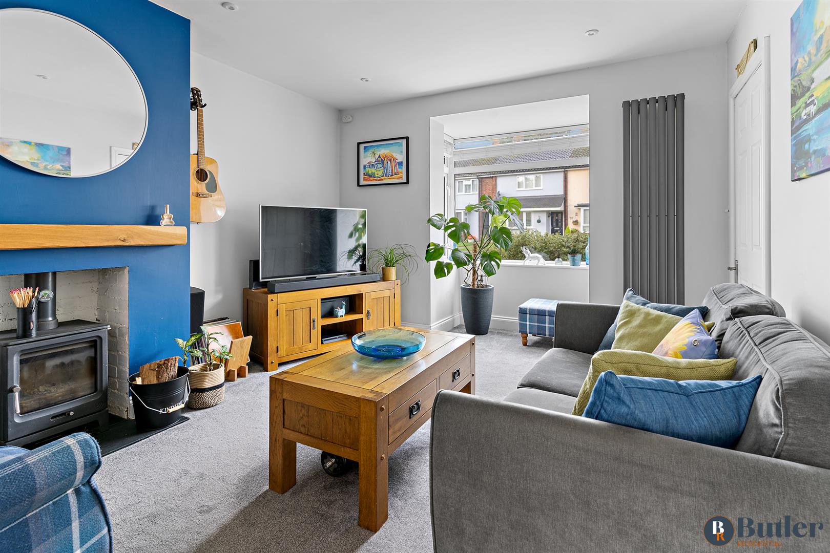 2 bed end of terrace house for sale in Groveside, Henlow 1