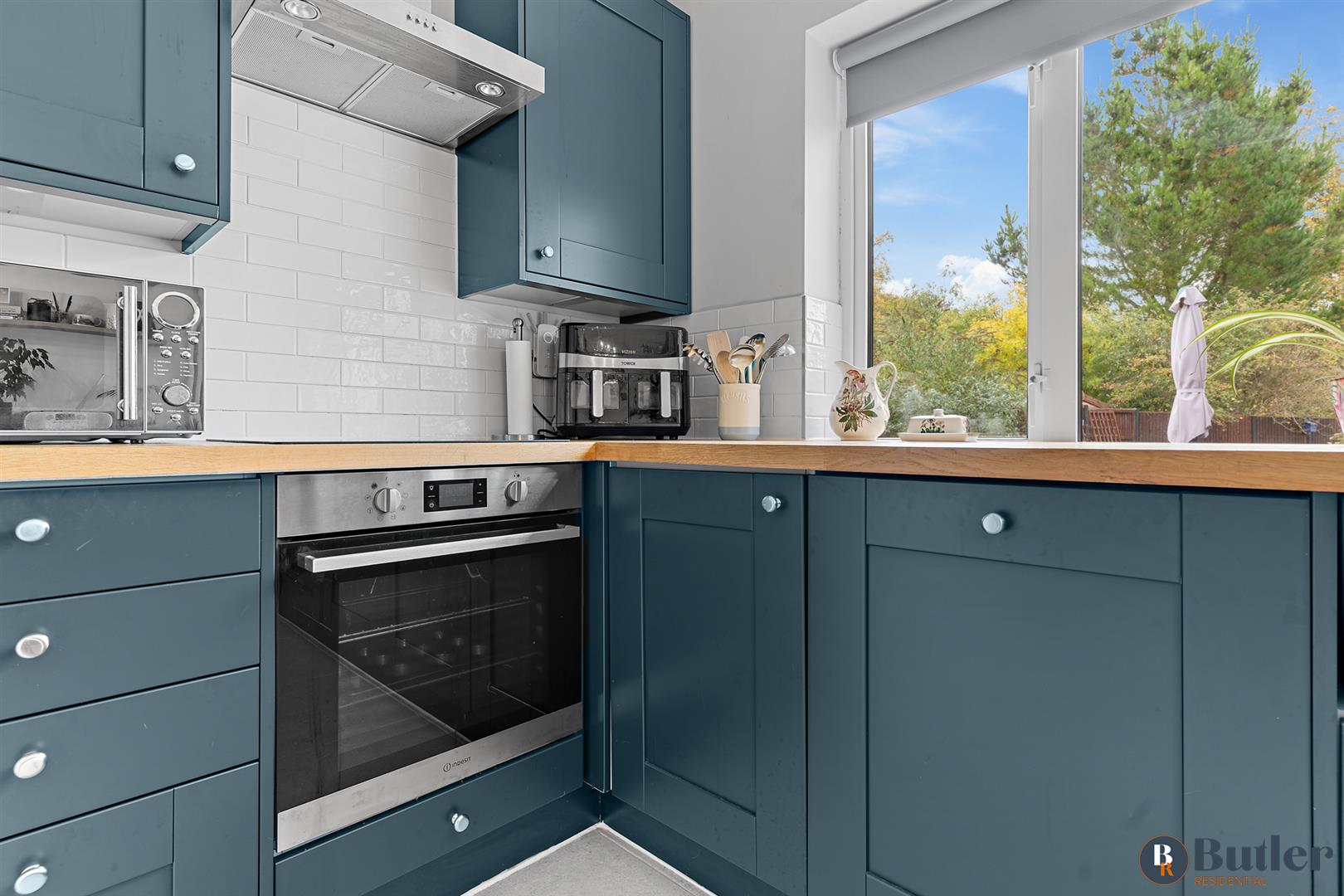 2 bed end of terrace house for sale in Groveside, Henlow 10