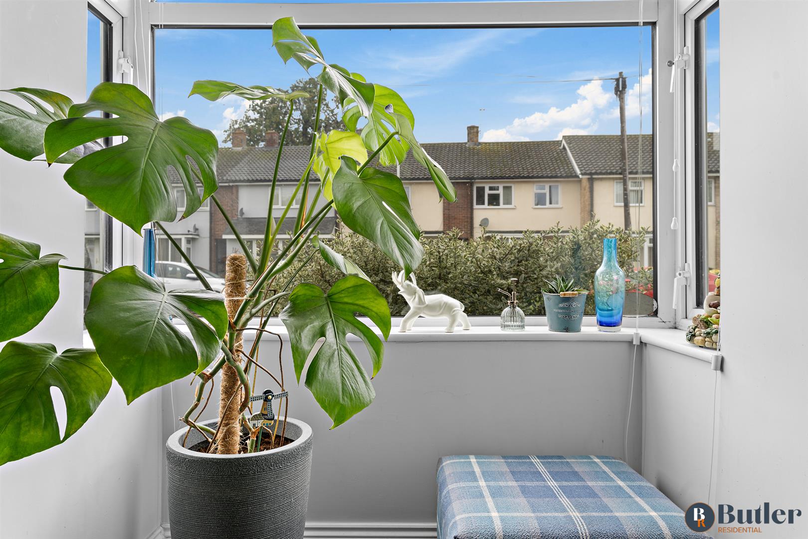 2 bed end of terrace house for sale in Groveside, Henlow 5