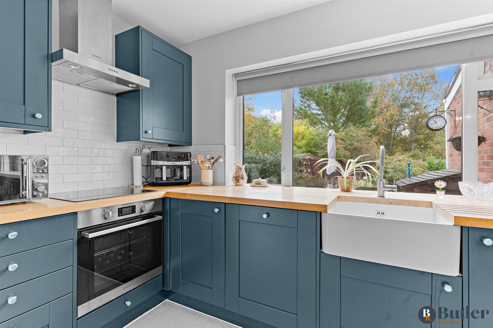 2 bed end of terrace house for sale in Groveside, Henlow 12