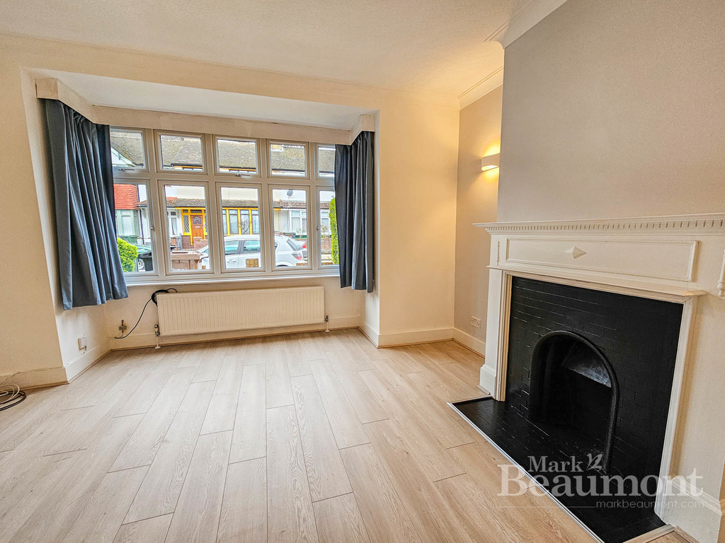 3 bed terraced house to rent in Embleton Road, Ladywell 2