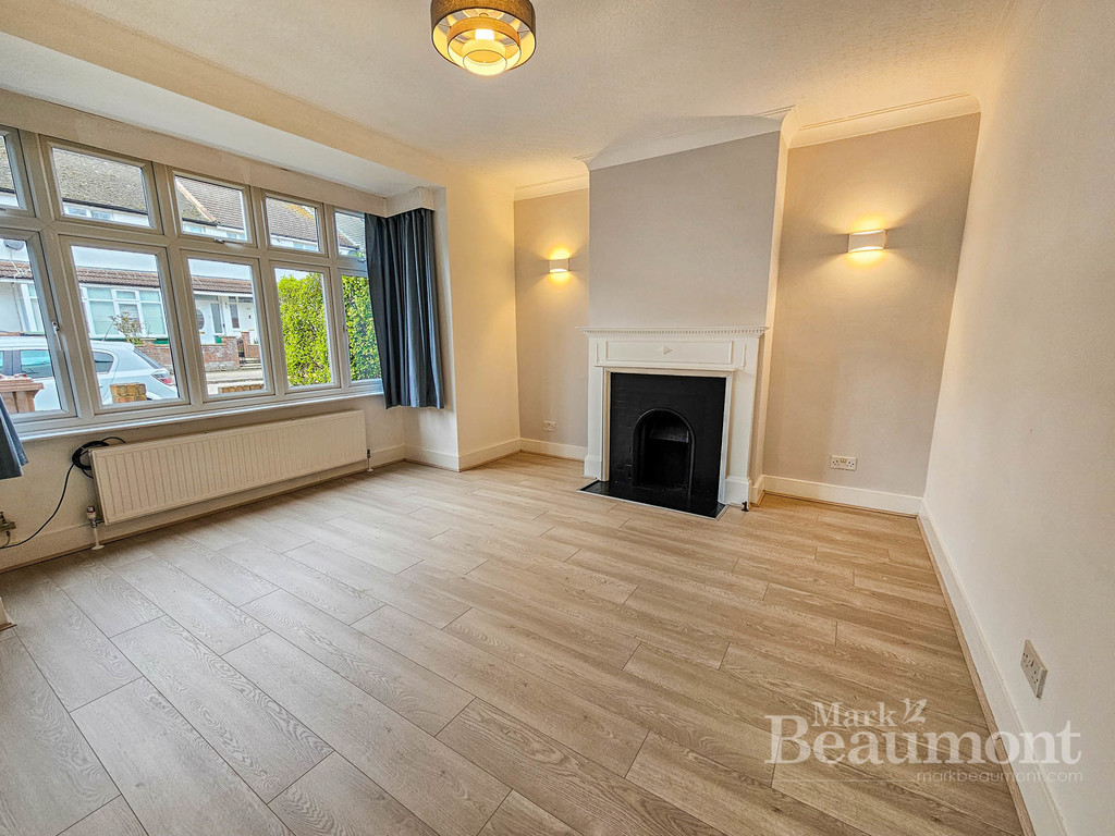 3 bed terraced house to rent in Embleton Road, Ladywell  - Property Image 4