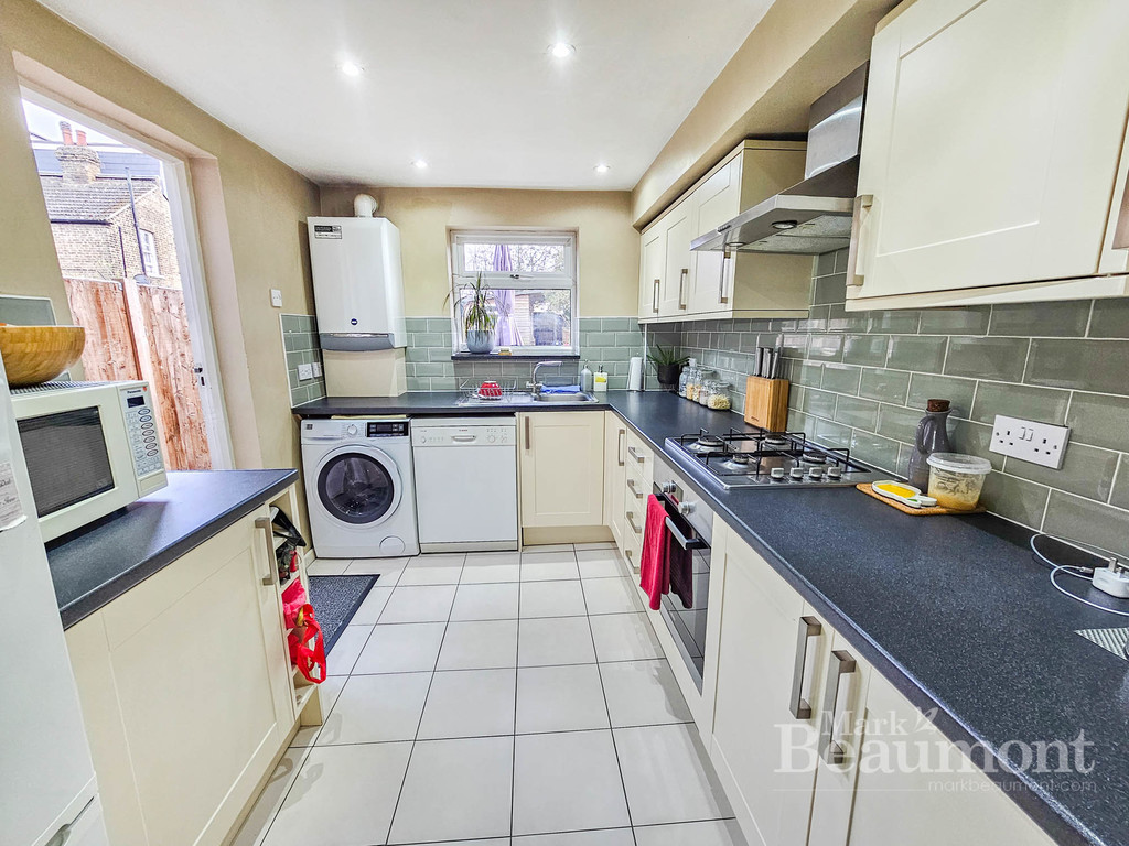 3 bed terraced house to rent in Ennersdale Road, Hither Green  - Property Image 6