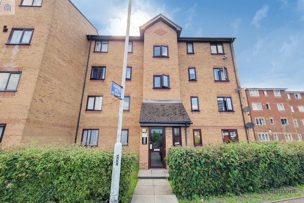 2 bed flat to rent in Armoury Road, Deptford  - Property Image 1