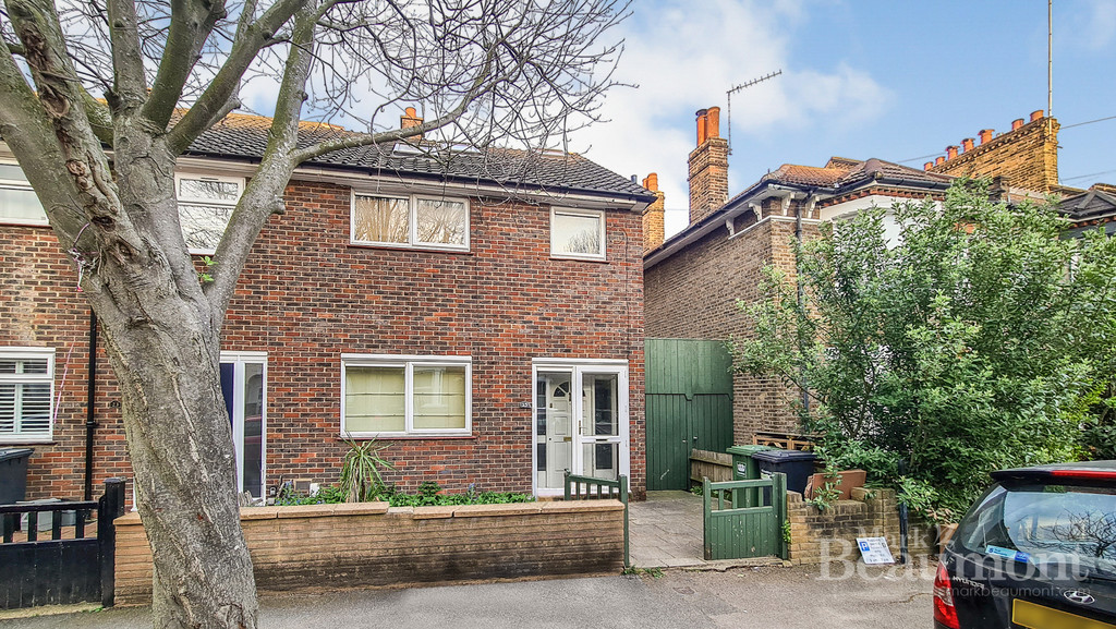 Back on the market due to a broken chain. A 1950's built end of terrace house with four bedrooms and two bathrooms. Sitting on a wider plot. Needing a little TLC, but not too much. For sale with no chain.  Very friendly, popular street with limited traffic.