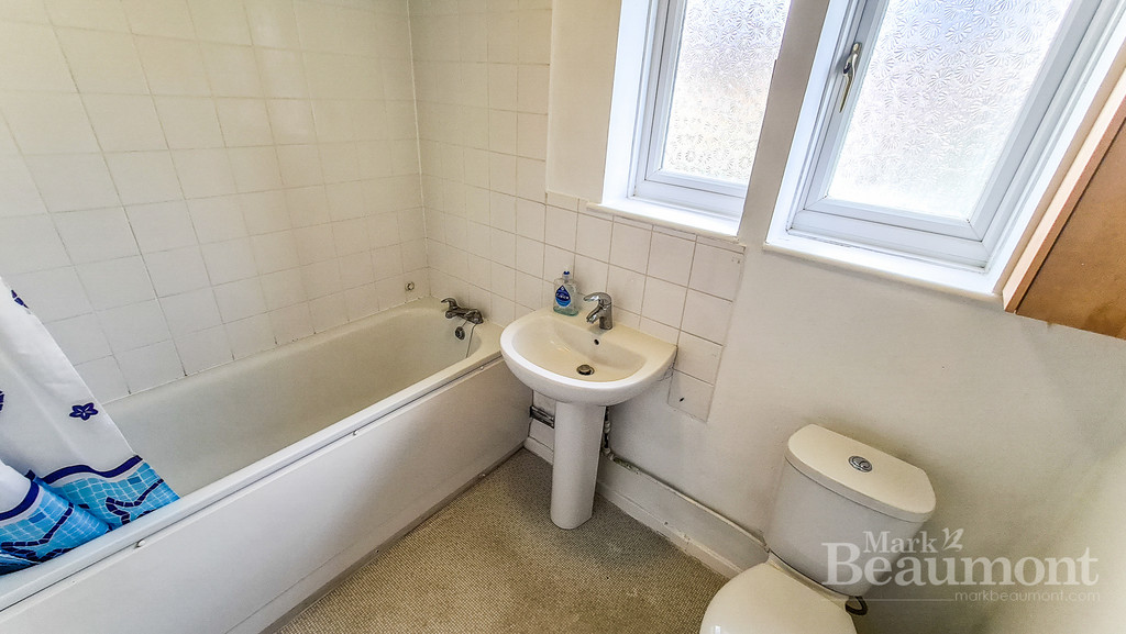 4 bed end of terrace house for sale in Ermine Road, Lewisham 6