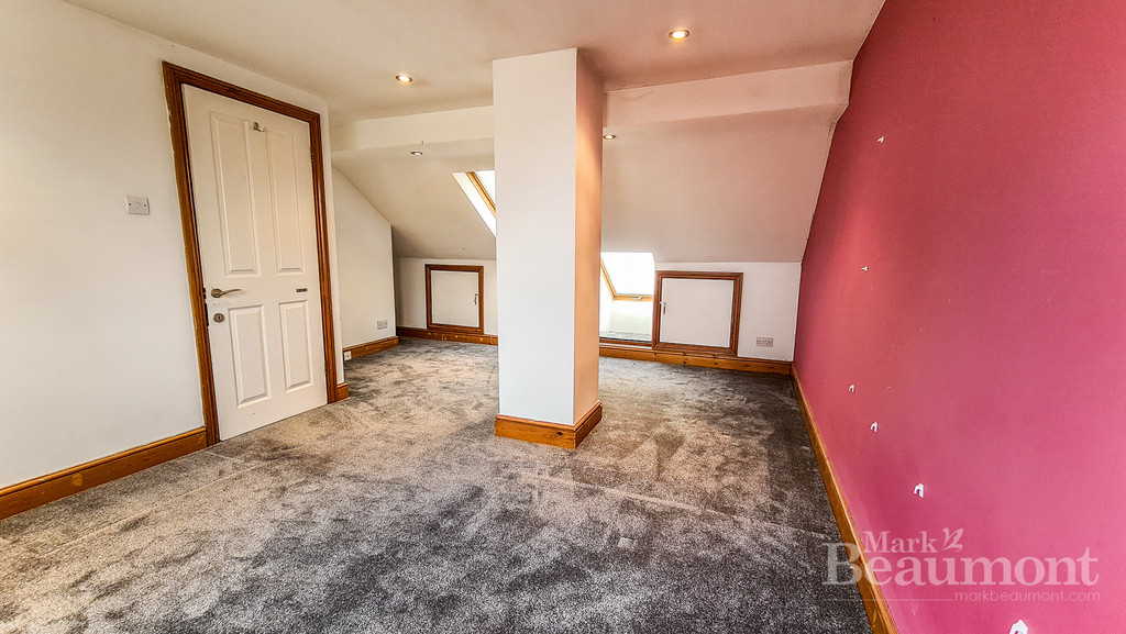 4 bed end of terrace house for sale in Ermine Road, Lewisham 7