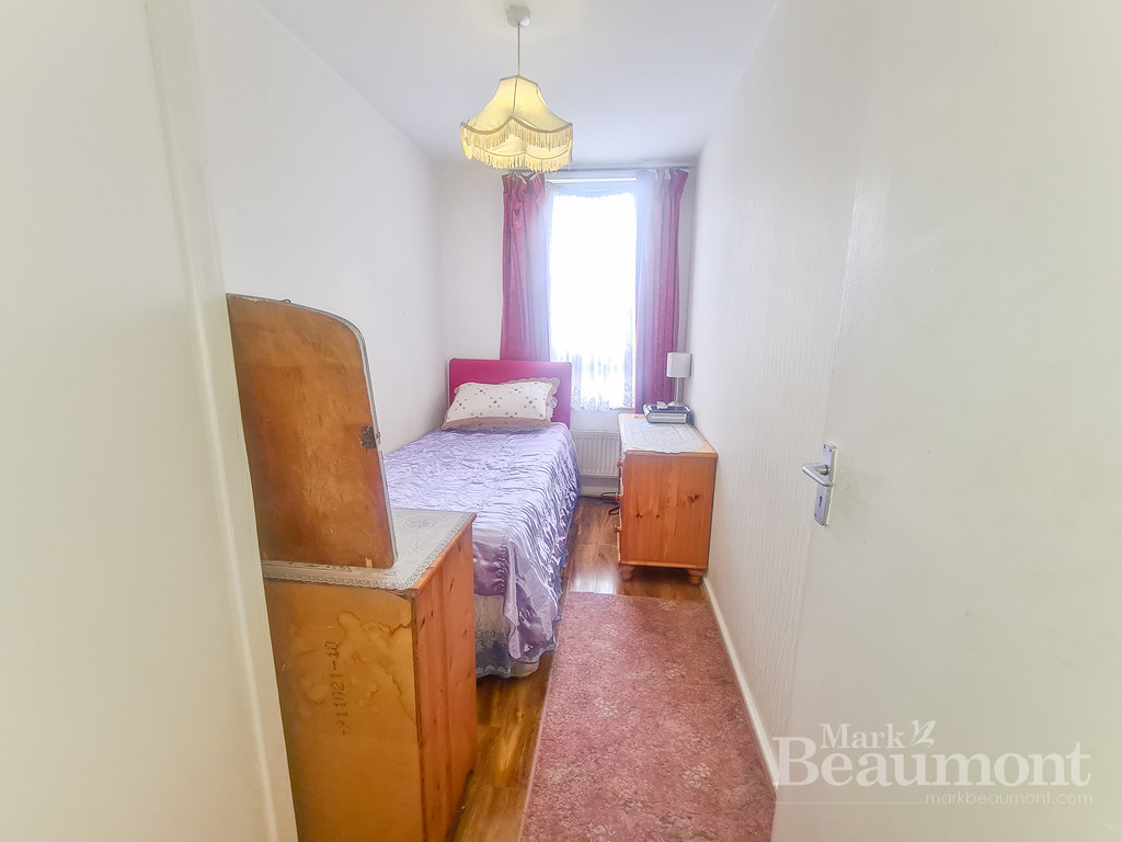 4 bed town house for sale in College Park Close, London 9