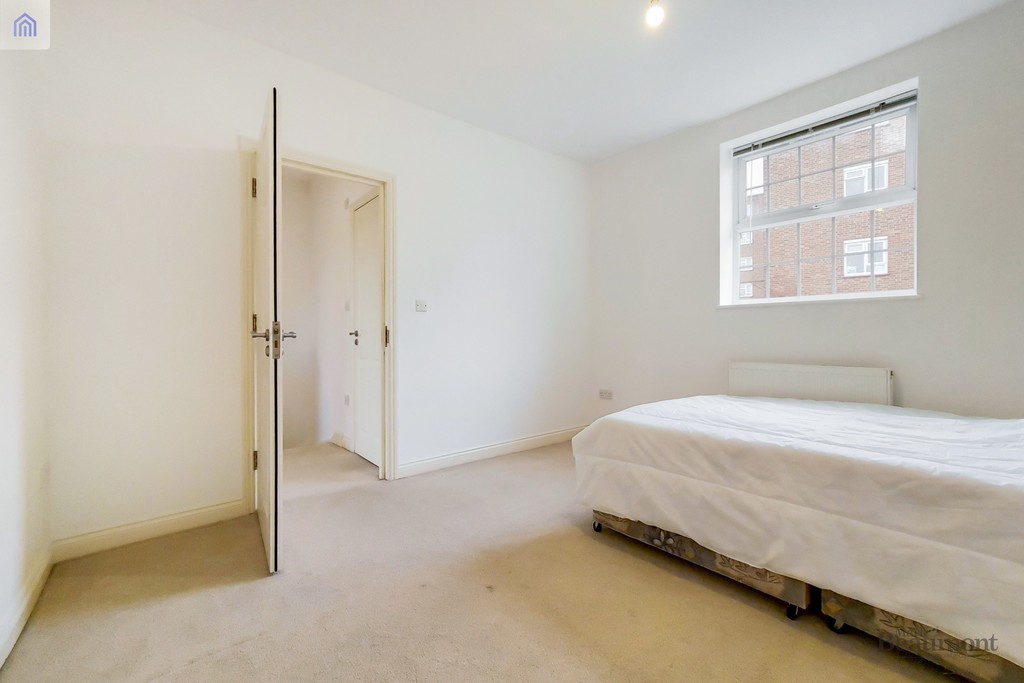 2 bed end of terrace house for sale in Campshill Road, Lewisham 8
