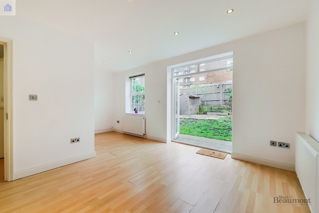 2 bed end of terrace house for sale in Campshill Road, Lewisham 1
