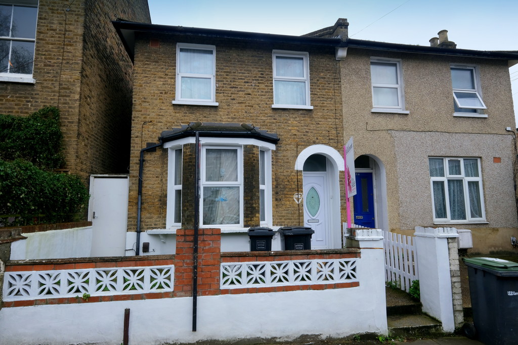 2 bed semi-detached house for sale in Courthill Road, Lewisham - Property Image 1
