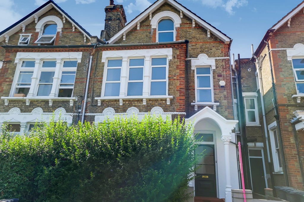 4 bed maisonette for sale in Halesworth Road, Lewisham 18