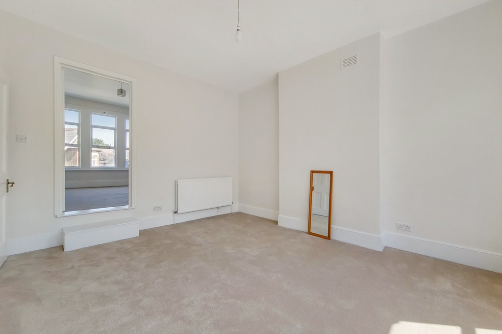 4 bed maisonette for sale in Halesworth Road, Lewisham 6