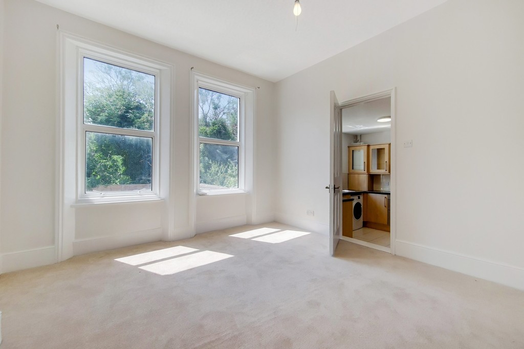 4 bed maisonette for sale in Halesworth Road, Lewisham 2