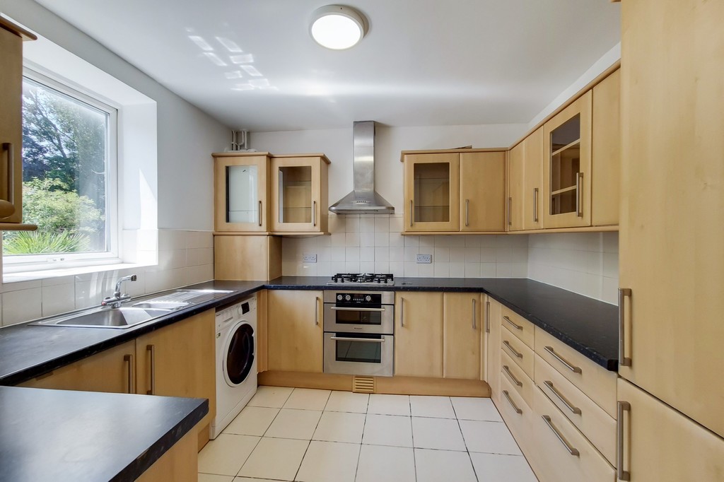 4 bed maisonette for sale in Halesworth Road, Lewisham 3