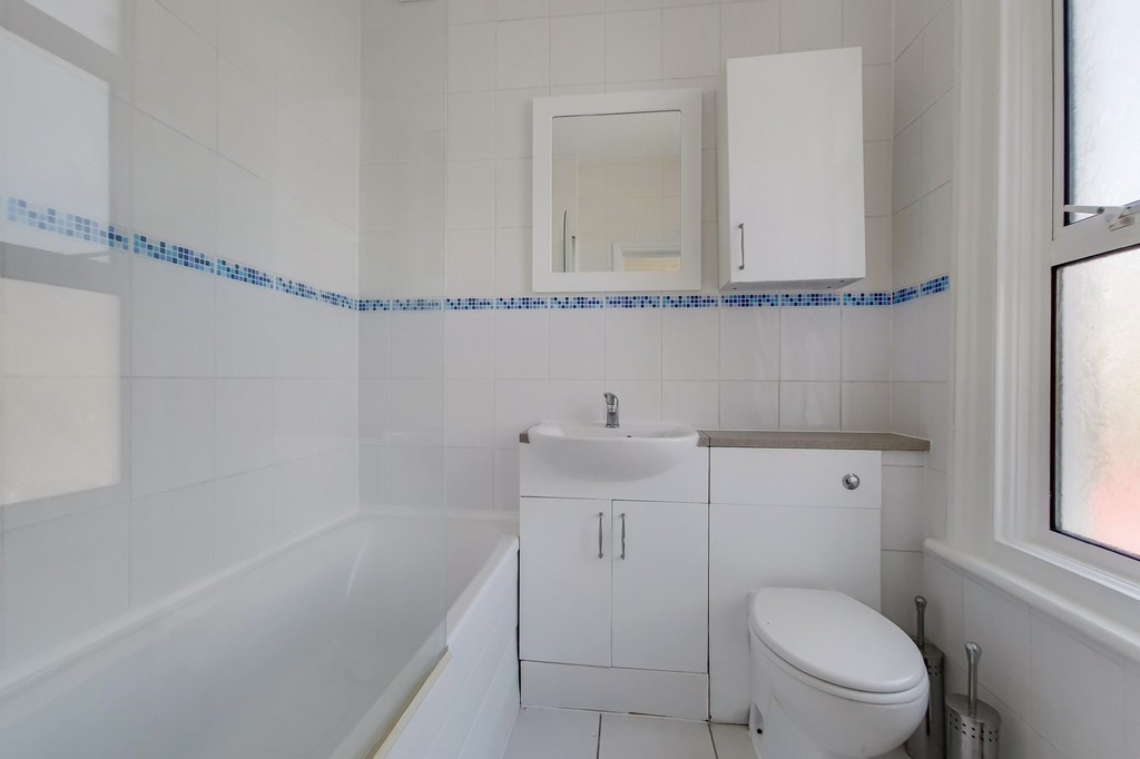 4 bed maisonette for sale in Halesworth Road, Lewisham 9