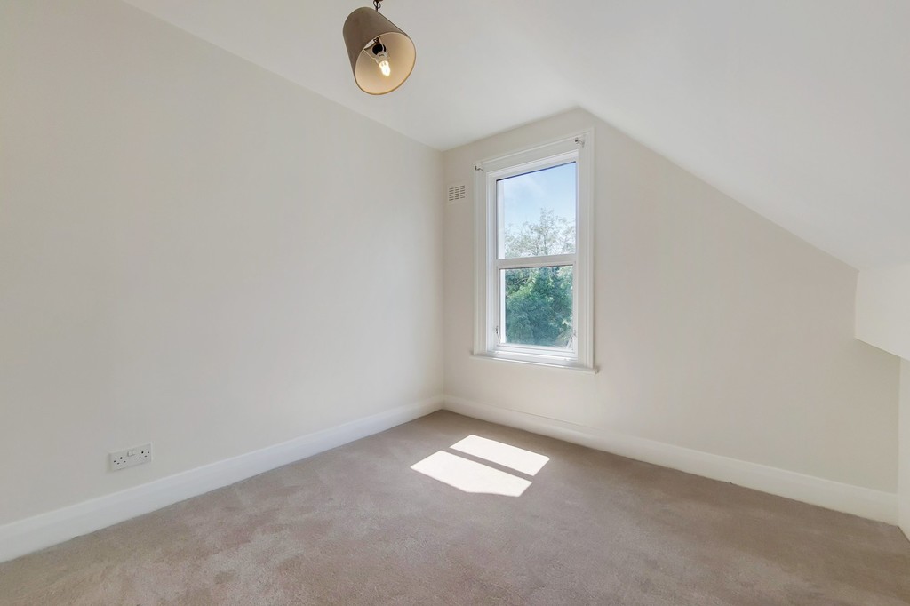 4 bed maisonette for sale in Halesworth Road, Lewisham 10