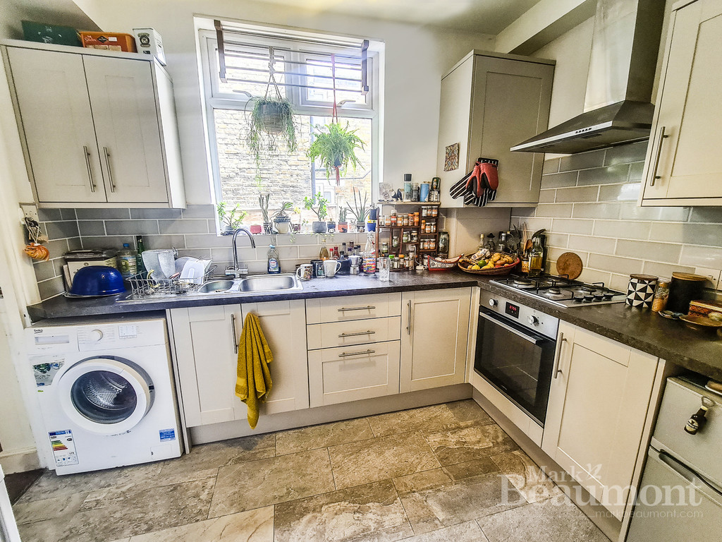2 bed ground floor flat for sale in Fordyce Road, London 7