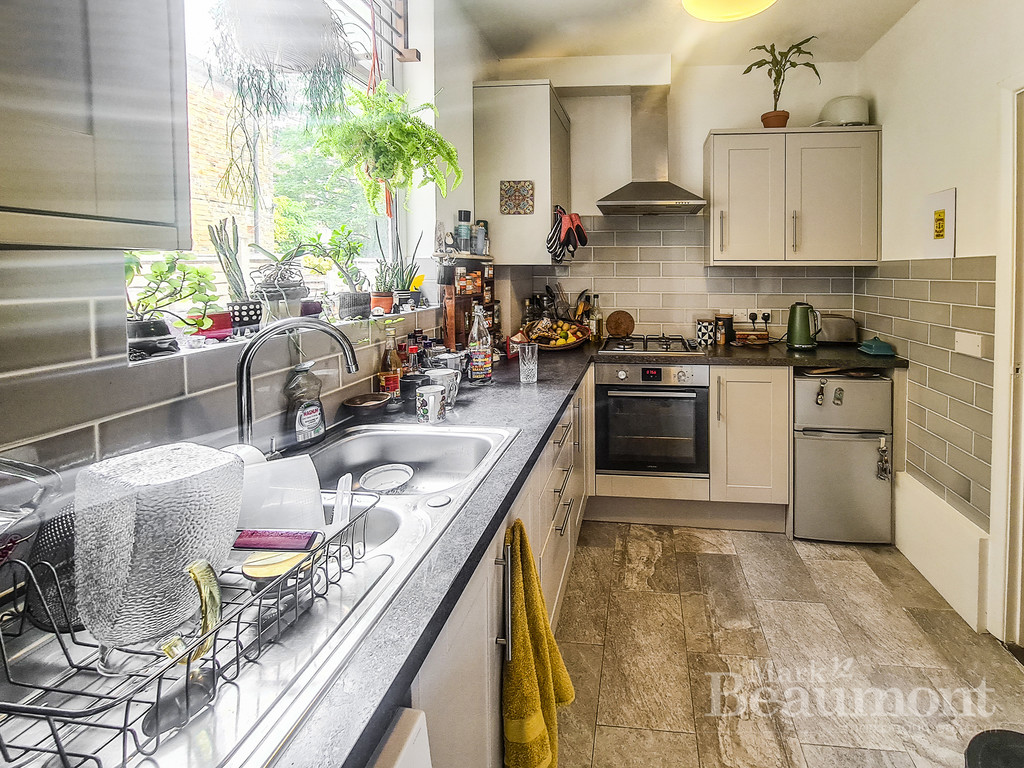 2 bed ground floor flat for sale in Fordyce Road, London  - Property Image 7