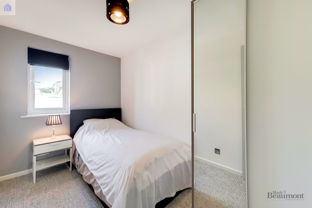 2 bed flat for sale in Armoury Road, London 6