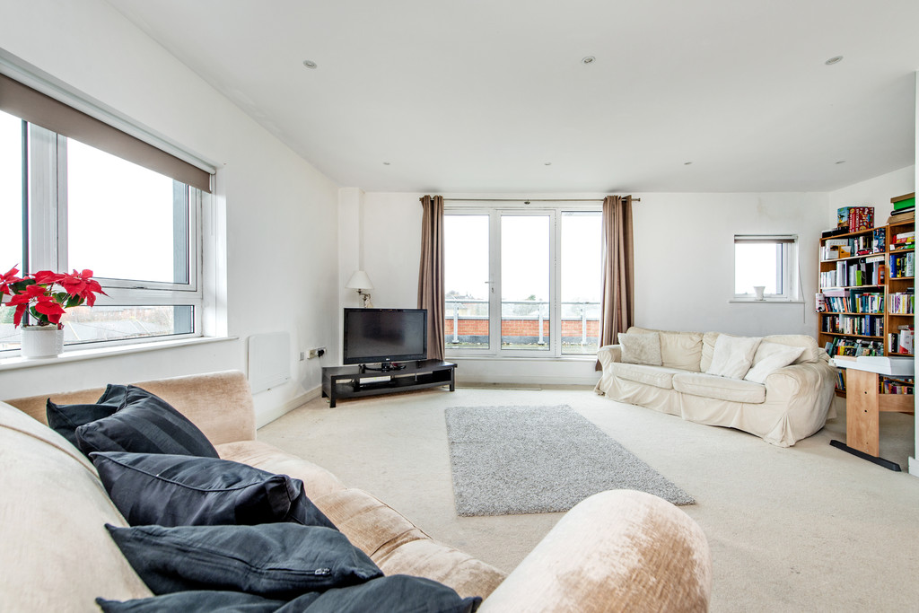 2 bed apartment for sale in Birdwood Avenue, Hither Green - Property Image 1