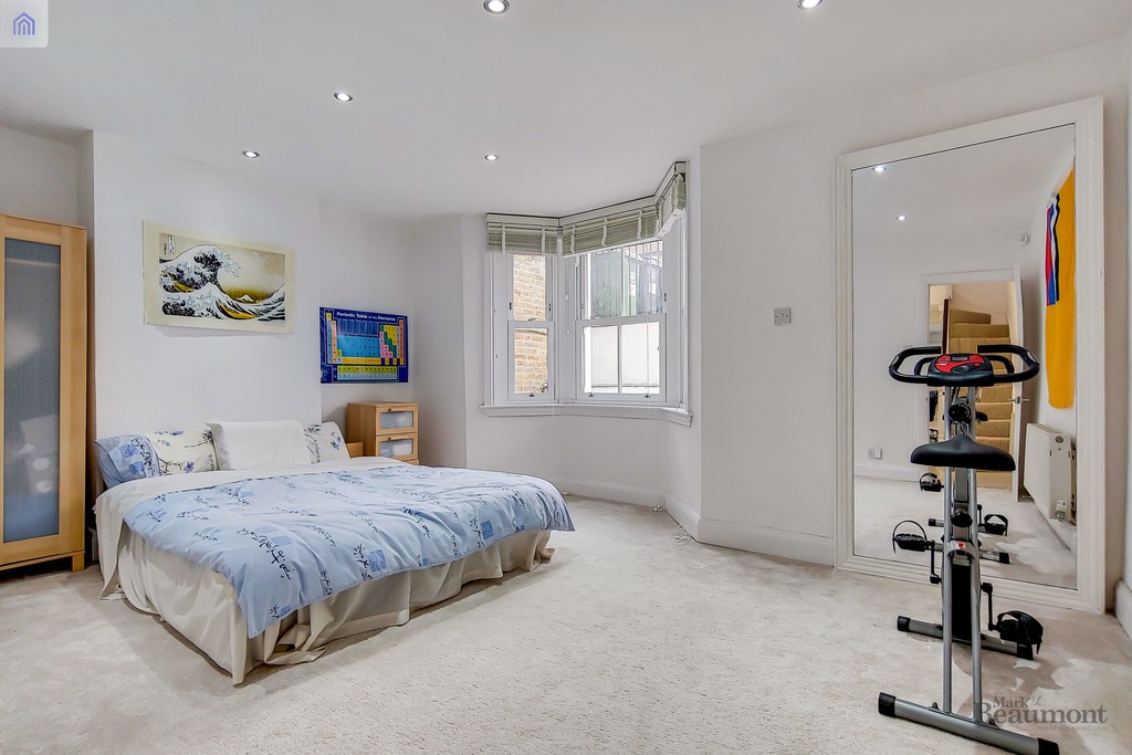 4 bed terraced house for sale in Wisteria Road, London 5