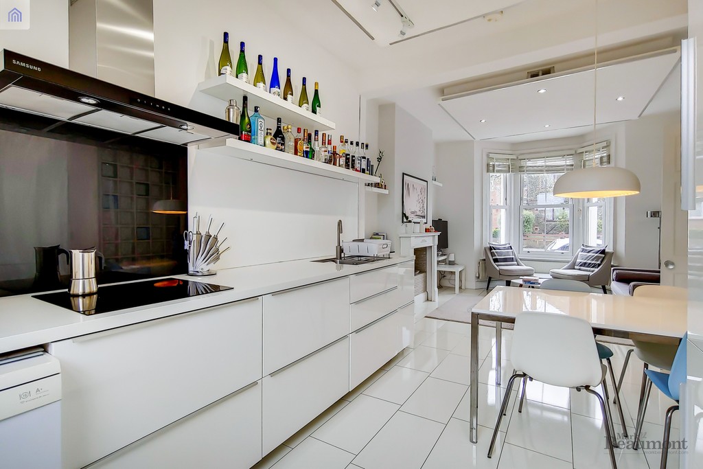 4 bed terraced house for sale in Wisteria Road, London 3