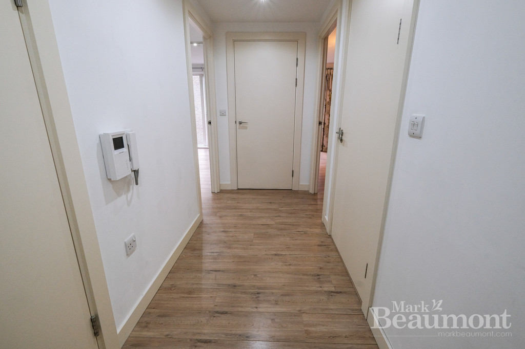 1 bed apartment for sale in Augustine House, London 8