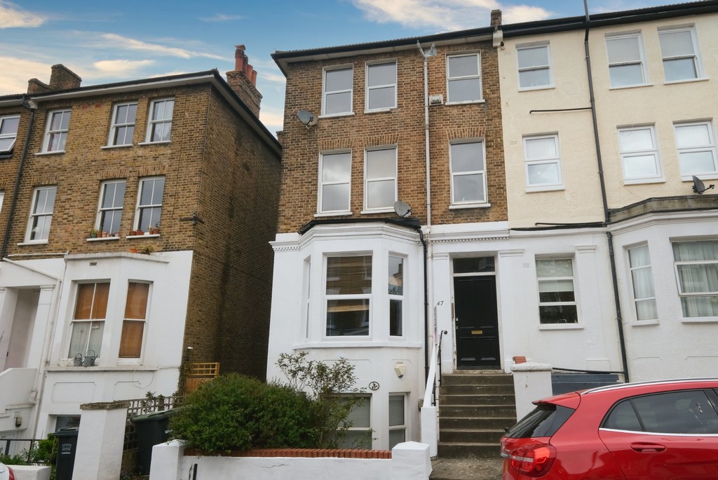For sale. Hall Floor Victorian Conversion flat. Just off of the High Street, yet close enough to Hither Green. A smart and cosy one bedroom flat in good condition. 0.6 Mile to Lewisham Station (zone 2) and the DLR.