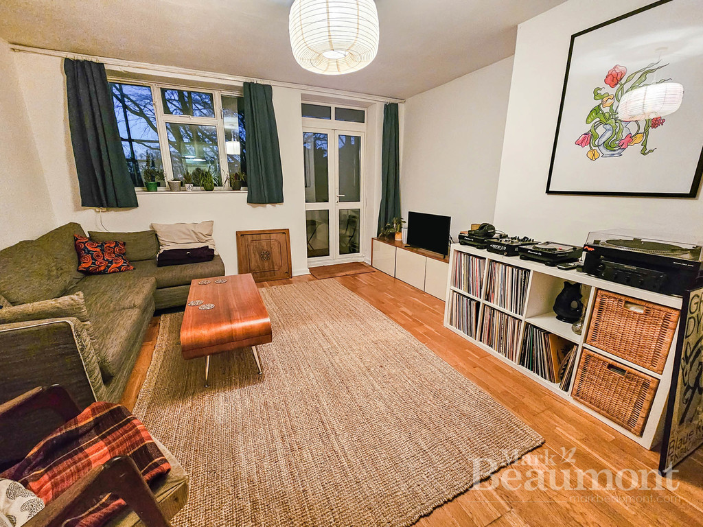 2 bed flat to rent in Wickham Road, London  - Property Image 1