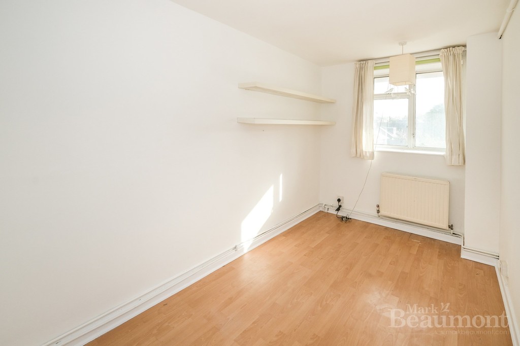 2 bed flat to rent in Wickham Road, London 6