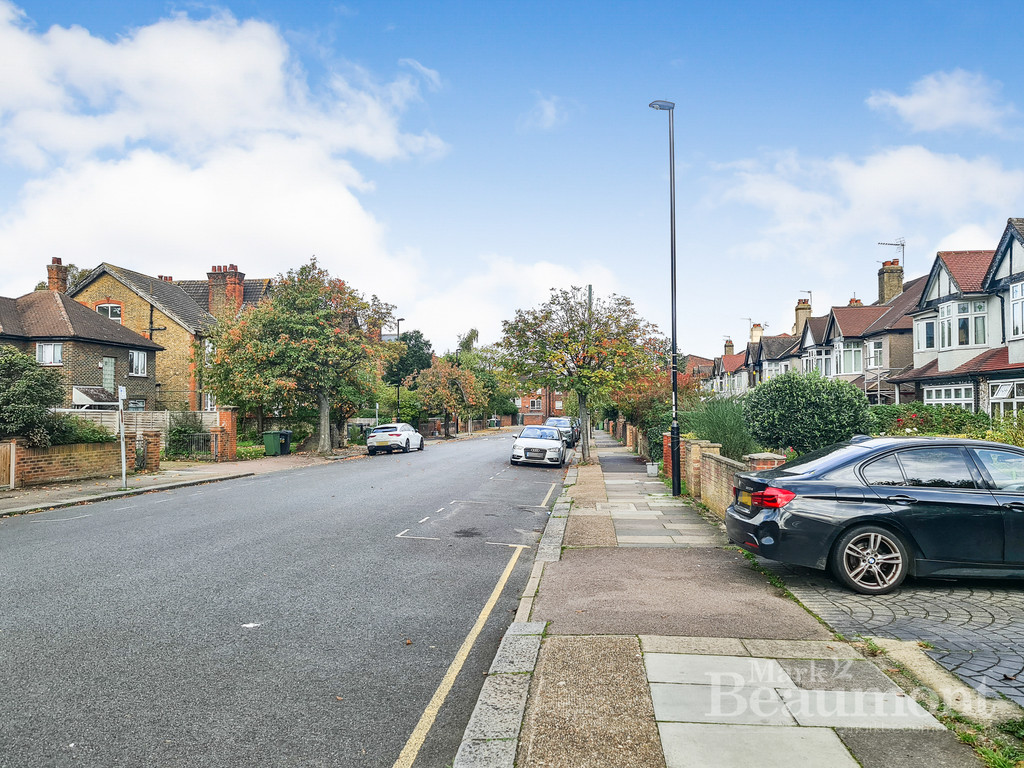 Guide Price £750 - £775,000.
3 Bedroom 1930's house located on a rather unknown, almost secret spot, between Lewisham and Hither Green. A tranquil residential cul-de-sac.   This is a generous sized house with a big garden and plenty of off street parking. For sale with no chain.
