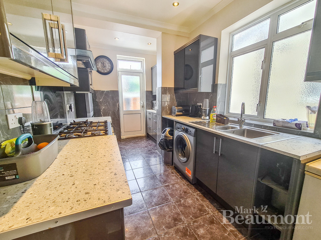 3 bed semi-detached house for sale in College Park Close, London  - Property Image 5