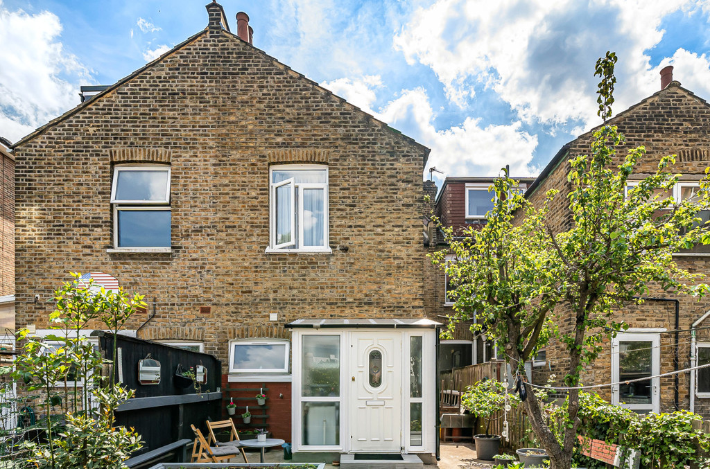 3 bed terraced house for sale in Limes Grove, London 16