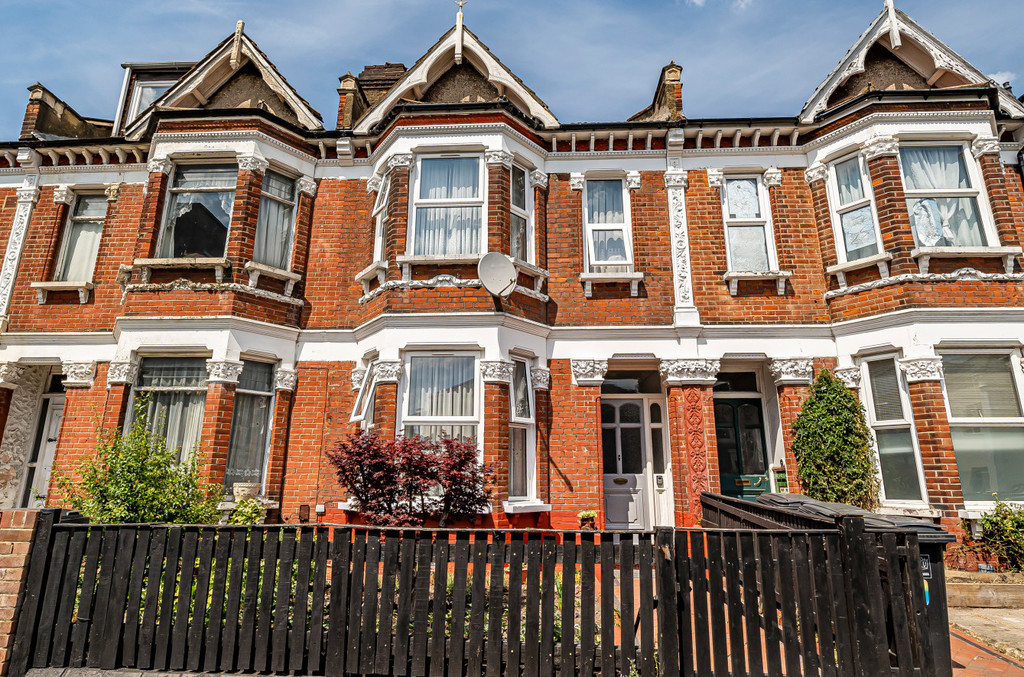 3 bed terraced house for sale in Limes Grove, London - Property Image 1