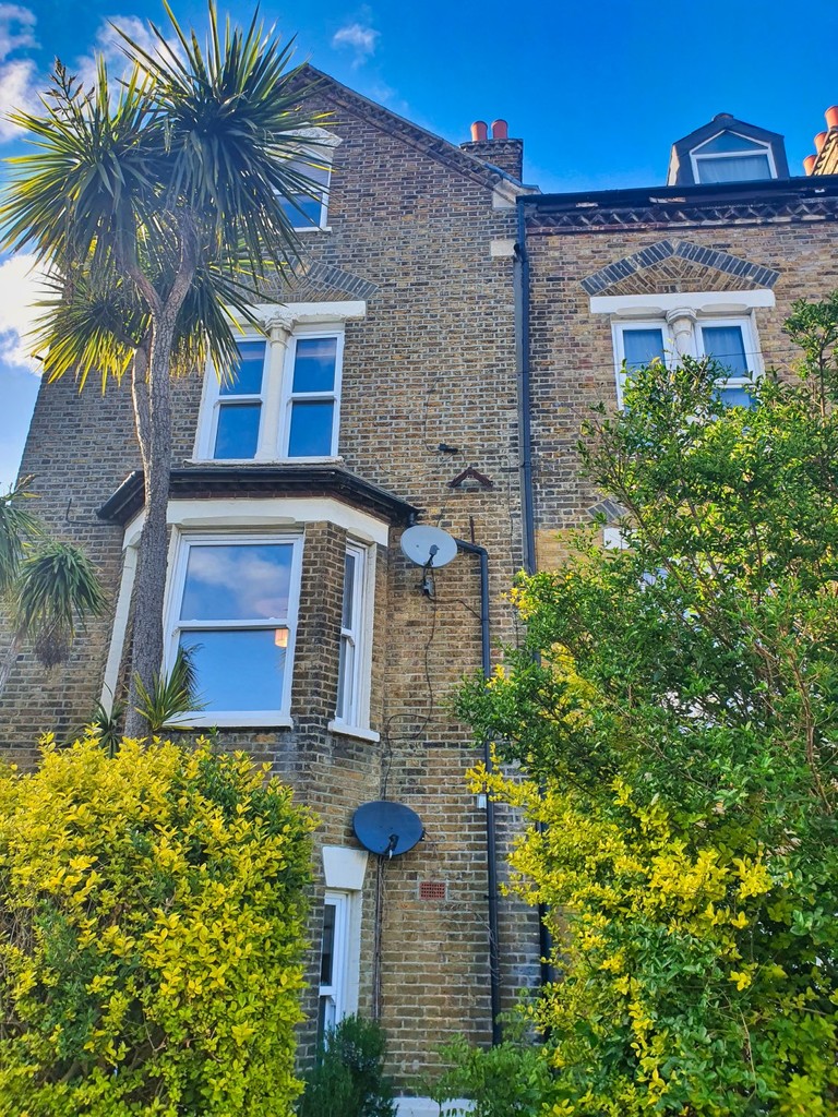 1 bed flat to rent in Ryecroft Road, London 5