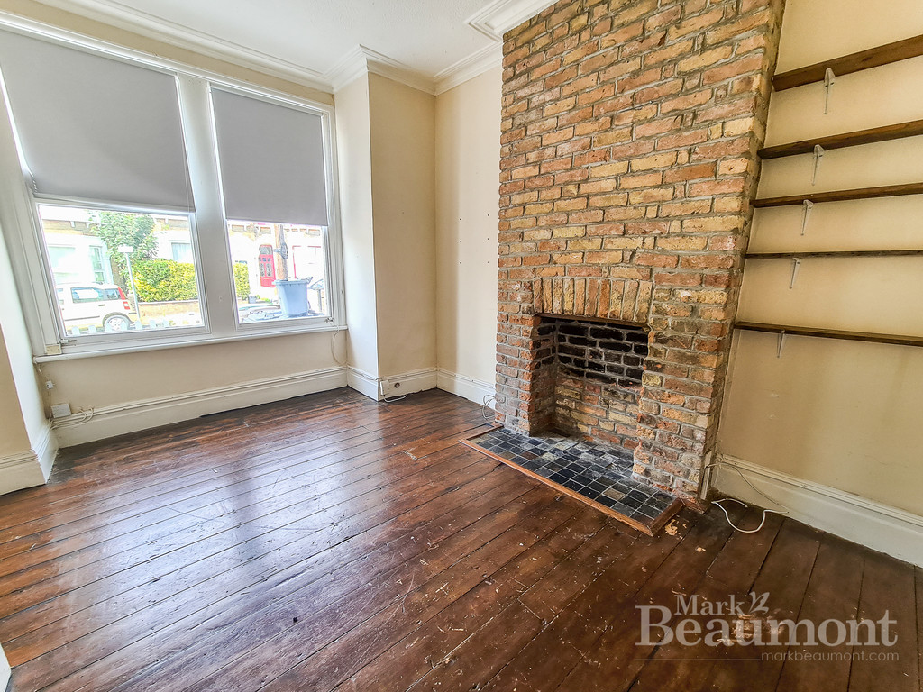 1 bed ground floor flat for sale in Mount Pleasant Road, London  - Property Image 1
